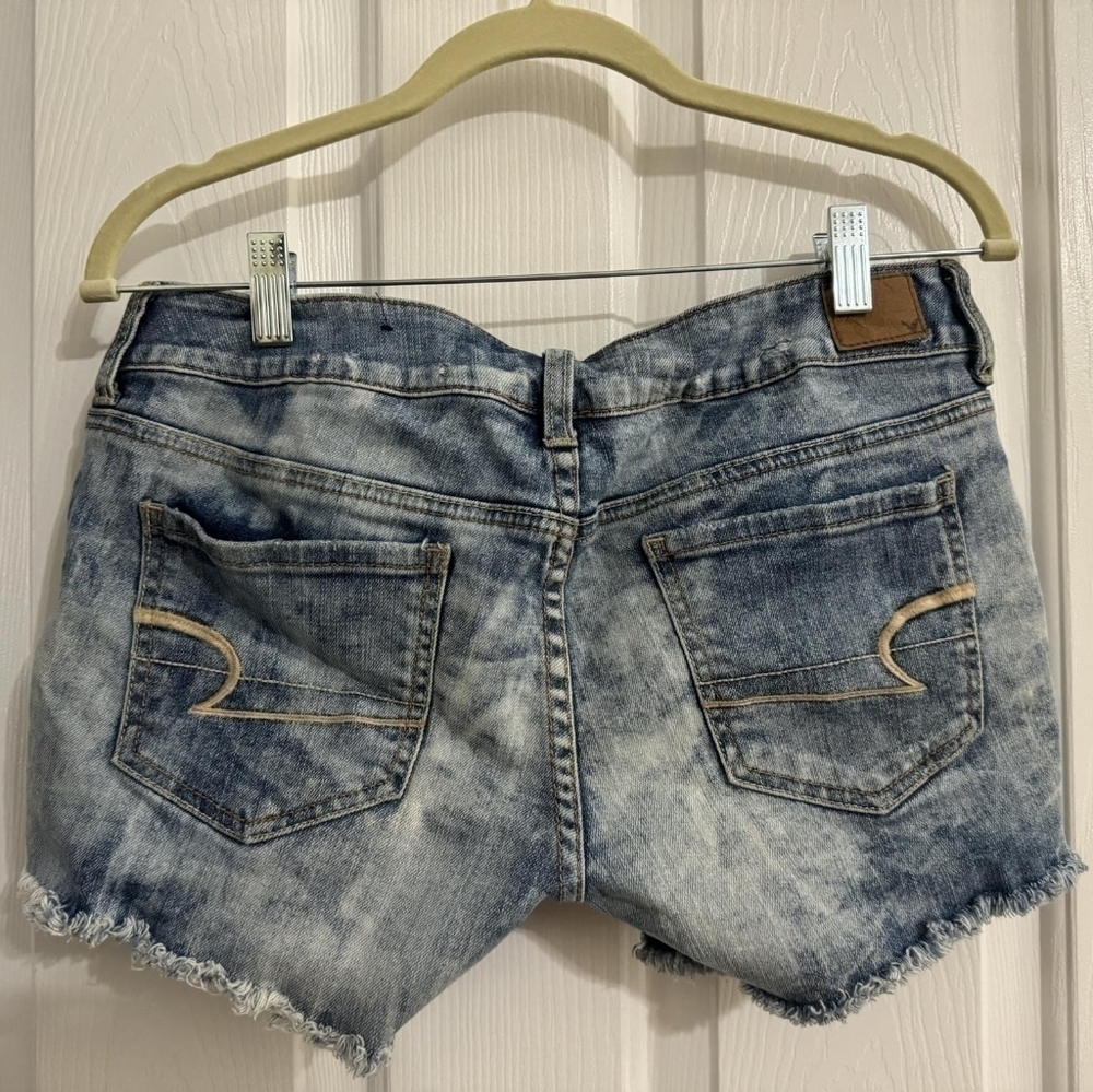 American Eagle Distressed Jean shorts size 8 - Picture 2 of 3